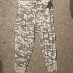 Pull Femme Jane And Delancey - Manches Longues - Camouflage - Taille 1X (Plus Size) - Très Bon état